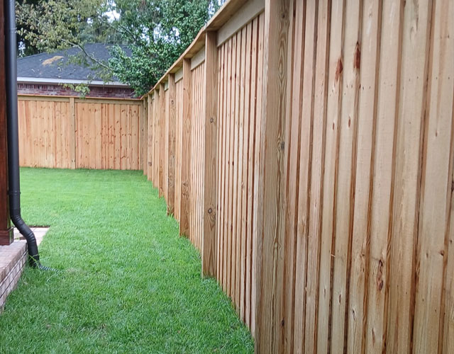 Wood privacy fence